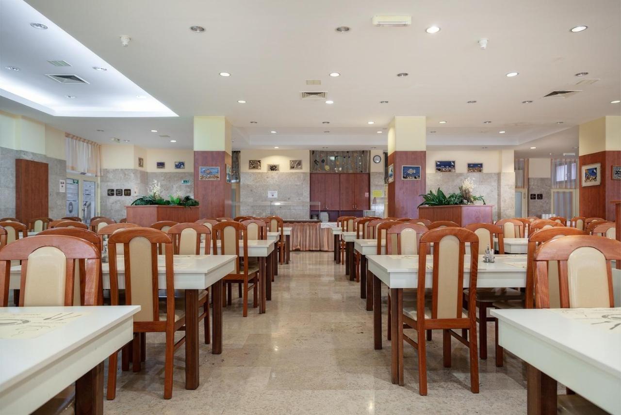 Hotel Zagreb Карлобаг Екстер'єр фото