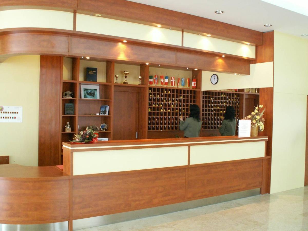 Hotel Zagreb Карлобаг Екстер'єр фото